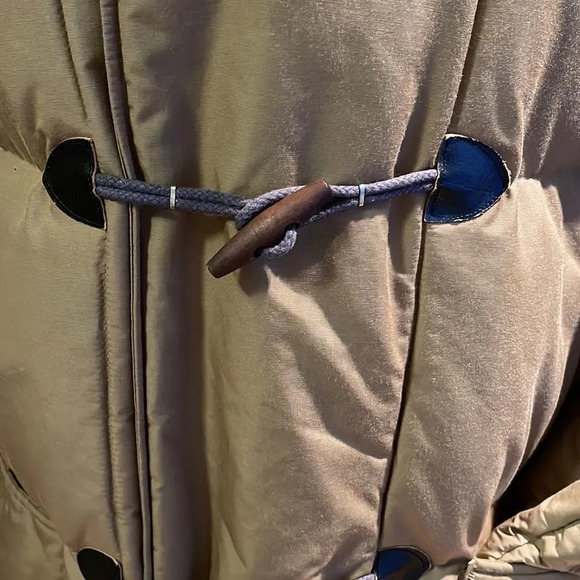 The Company Store muted gold hidden zipper toggle closure puffer coat. Large. - Picture 3 of 11